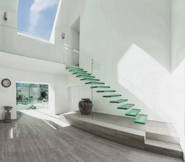 escada de vidro casa em winchester inglaterra pelos arquitetos do ar design 608x531 1
