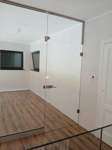 drzwi szklane z klamką