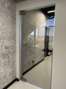 drzwi szklane biurowe